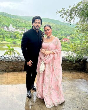 Shraddha Arya Instagram - Happy Birthday To The Main Man Of My Reel Life! ❤️ Hoping All Your Work and Personal Wishes Come True… and this New Year Be Your Best One Yet! Now Tell Me, When and Where’s The Partyyyyy???? 🤗🍰
#HappyBirthdayDheerajDhoopar #BestCoactor #AnotherAwesomeTripAroundTheSun 
#ShraddhaArya #DheerajDhoopar