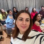 Shraddha Arya Instagram - Housie Night at home with the whole House full with my Favorite people ❤️. Swipe to the last slide to see my Victory Dance 🤣 @artofdumindia @k2mediarelation #Housie #Tambola #FunWithFriends #FriendsNightOver