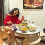 Shraddha Arya Instagram - Housie Night at home with the whole House full with my Favorite people ❤️. Swipe to the last slide to see my Victory Dance 🤣 @artofdumindia @k2mediarelation #Housie #Tambola #FunWithFriends #FriendsNightOver
