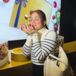Shraddha Arya Instagram - LINDT is Not Just Chocolate, it’s an experience.. Experience So Lovely & Satisfying !!! Happy to know and watch the process with which these chocolates are made using the finest quality cocoa, purest Milk across the world & in the cleanest way one can imagine! #lindthomeofchocolate ❤️ @lindthomeofchocolate #Lindt #Chocolates #DarkChocolates @myswitzerlandin @visitzurich