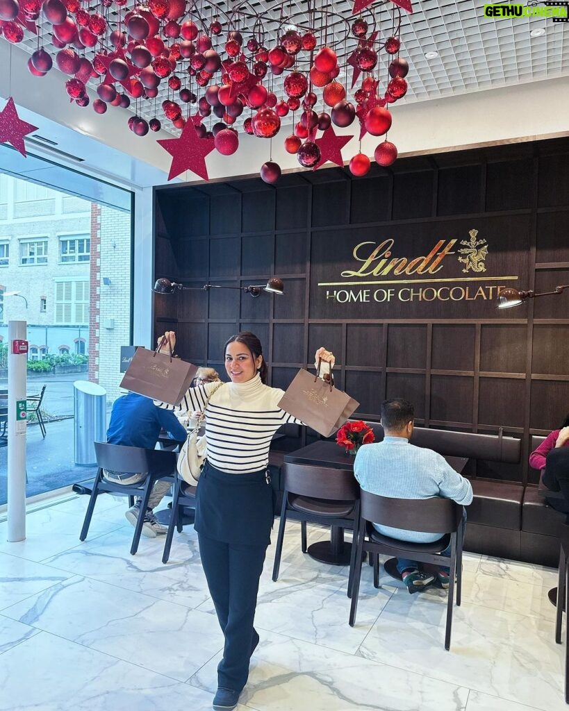 Shraddha Arya Instagram - LINDT is Not Just Chocolate, it’s an experience.. Experience So Lovely & Satisfying !!! Happy to know and watch the process with which these chocolates are made using the finest quality cocoa, purest Milk across the world & in the cleanest way one can imagine! #lindthomeofchocolate ❤ @lindthomeofchocolate #Lindt #Chocolates #DarkChocolates @myswitzerlandin @visitzurich