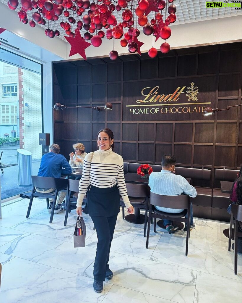 Shraddha Arya Instagram - LINDT is Not Just Chocolate, it’s an experience.. Experience So Lovely & Satisfying !!! Happy to know and watch the process with which these chocolates are made using the finest quality cocoa, purest Milk across the world & in the cleanest way one can imagine! #lindthomeofchocolate ❤️ @lindthomeofchocolate #Lindt #Chocolates #DarkChocolates @myswitzerlandin @visitzurich