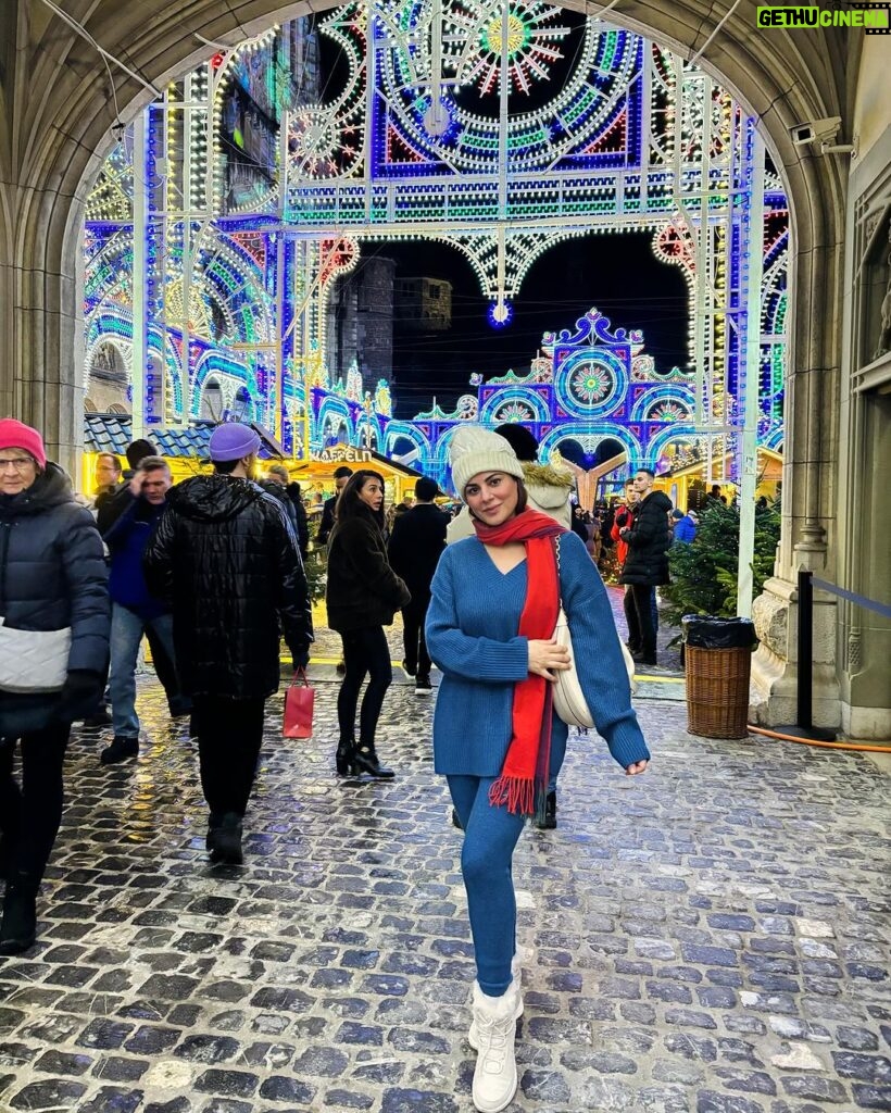 Shraddha Arya Instagram - Beautiful Weather, Beautiful City,Beautiful Sparkle ✨ 💖 #illuminarium, #Zürich … The Show Of Lights ❤ @myswitzerlandin @visitzurich @sbsabpnews