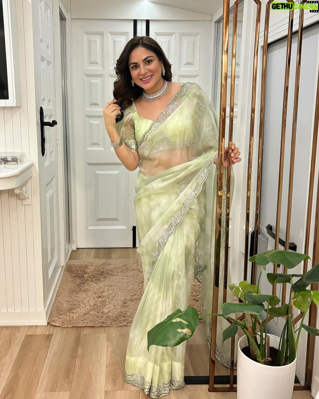 Shraddha Arya Instagram - Kheera Color Wow!!! Guava Wow Wow wow.. 🥒 😂
