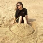 Shraddha Arya Instagram – Thank God For Days Like These ❤️
#BeachDay #FamilyBliss #Gratitude #SandCastles