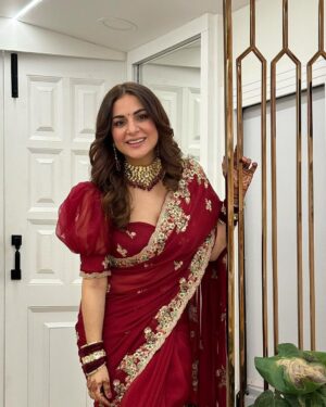 Shraddha Arya Instagram - SHUBH DIPAWALI 🪔 ❤️

Styling: @sacorina 
Saree: @rashmi_aaryaa 
@shreeaaryaofficial