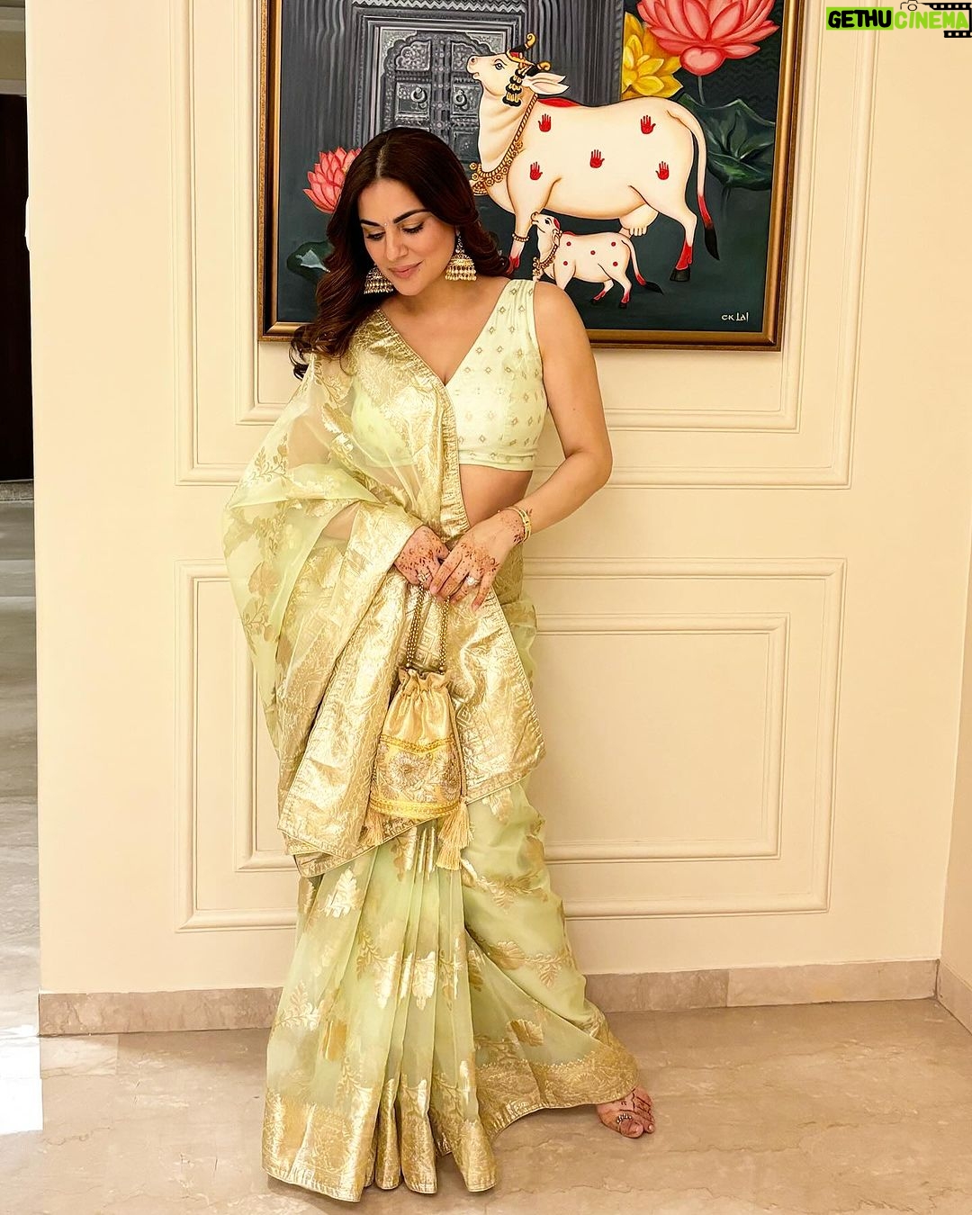 Shraddha Arya Instagram - Aur agar wo nahi aaye toh mai unke paas chali jaungi… ❤️ 🪔