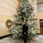 Shraddha Arya Instagram – A picture of me standing in front of the most beautifully decorated Christmas tree! ❤️🎄 
Merry Christmas Everyone!!! #Zurich #Switzerland 

@monylal04 Park Hyatt Zürich