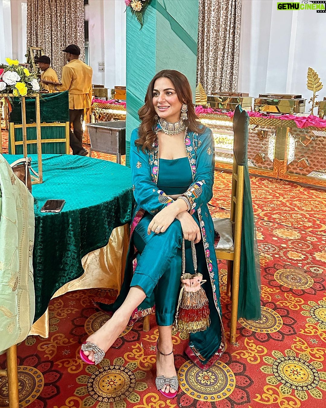 Shraddha Arya Instagram - Modern Look with Traditional Work, what a Perfect Match! Love my Gorgeous Outfit by @gudoos9 ❤️ #outfitappreciationpost #Unfiltered #Unedited Jewelry: @vbhushan.adornments