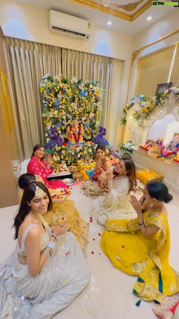 Shraddha Arya Instagram - Ganpati Bappa Morya ♥️🙏🏻 . . . #ganpatibappamorya #2023