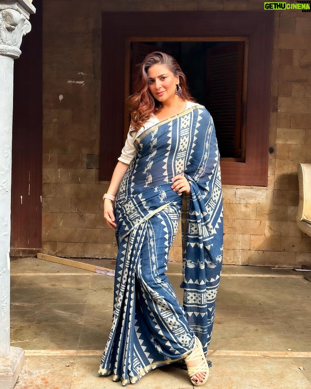 Shraddha Arya Instagram - #SareeSwag ❤️