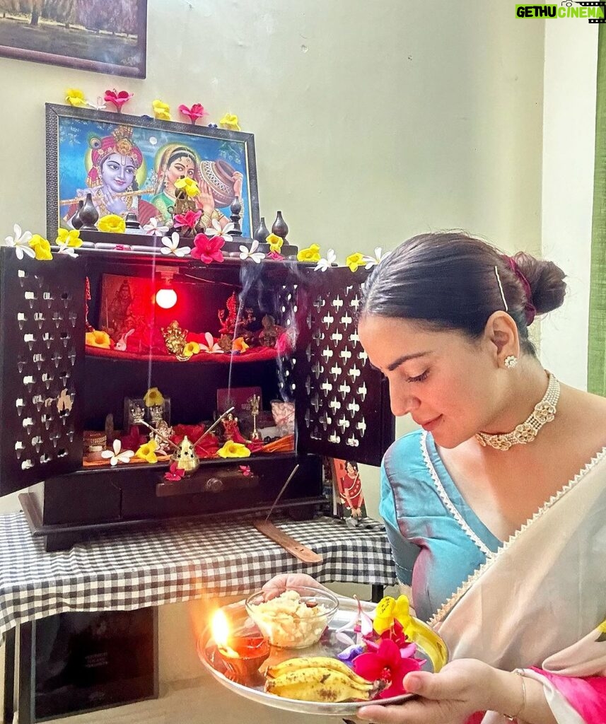 Shraddha Arya Instagram - Om Gan Ganpatya Namo Namah: 🙏🏻 #HappyGaneshachaturthi