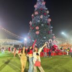 Shraddha Arya Instagram - Forever Grateful For These Priceless Moments! Love, laughter and Holiday Cheer … ❤️❤️❤️ #ChristmasCarnival #HolidayFever #wonderLand #FamilyTime