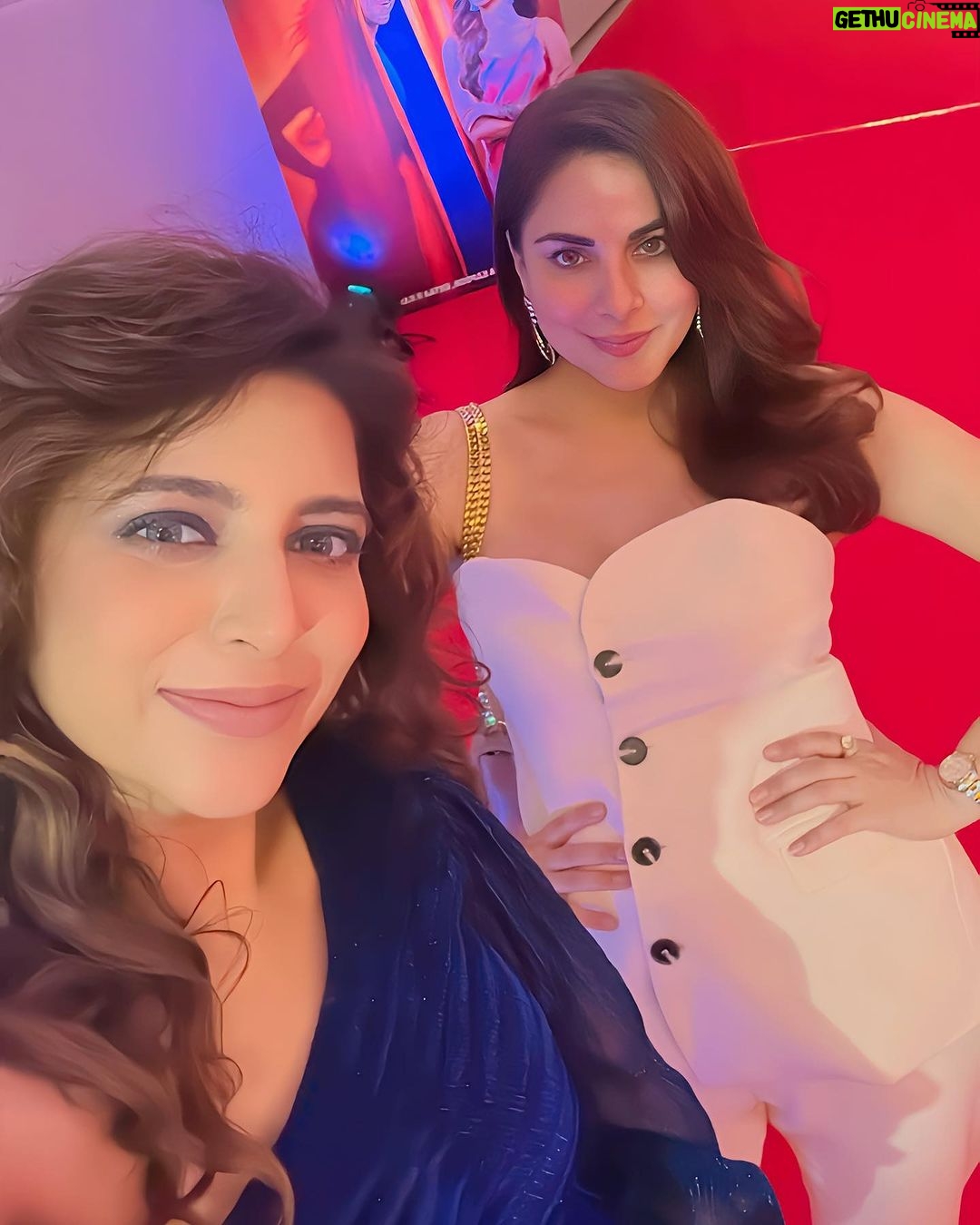 Shraddha Arya Instagram - 🫶 @sarya12 . . . . #nehaadhvikmahajan #shraddhaarya #aboutlastnight