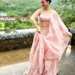 Shraddha Arya Instagram - Girls… when they get dressed for a function #PhotoKhichMeri 😂🥰 @shopmulmul @adan_creation_