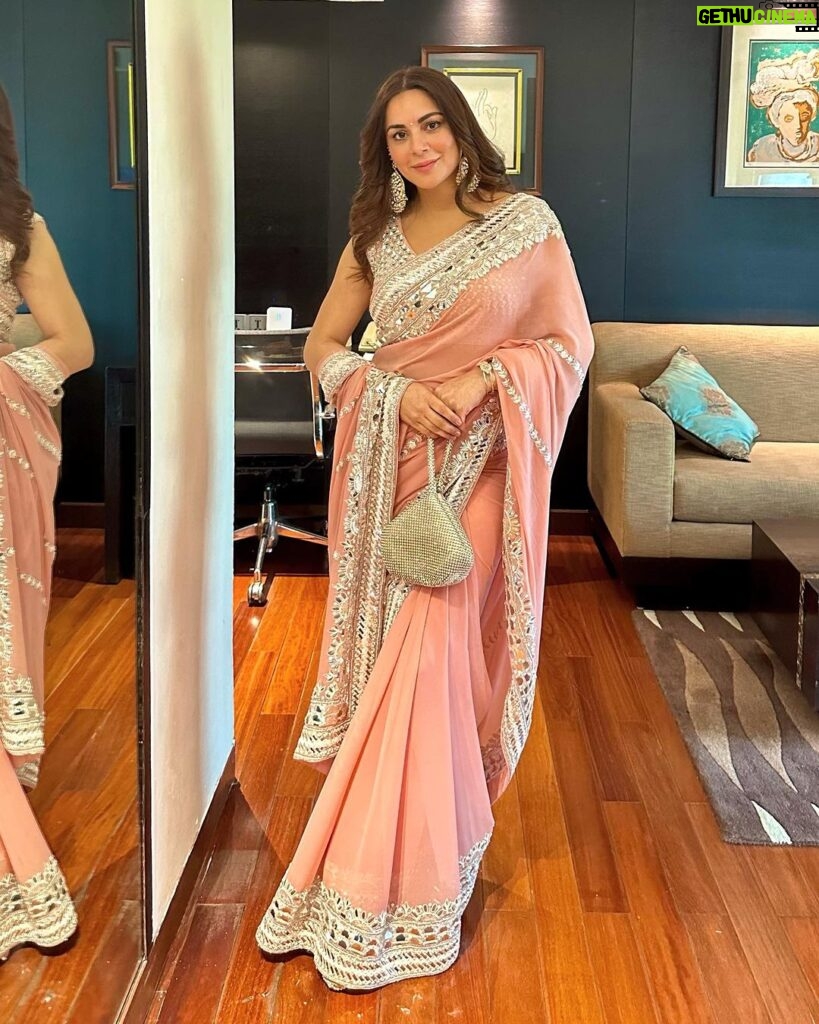 Shraddha Arya Instagram - Anything is possible with glitter and a little Pink :) Wearing: @reynutaandon ❤️
