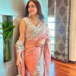 Shraddha Arya Instagram - Anything is possible with glitter and a little Pink :) Wearing: @reynutaandon ❤️