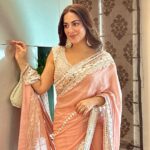 Shraddha Arya Instagram - Anything is possible with glitter and a little Pink :) Wearing: @reynutaandon ❤️