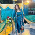 Shraddha Arya Instagram – Modern Look with Traditional Work, what a Perfect Match! Love my Gorgeous Outfit by @gudoos9 ❤️
#outfitappreciationpost #Unfiltered #Unedited 
Jewelry: @vbhushan.adornments