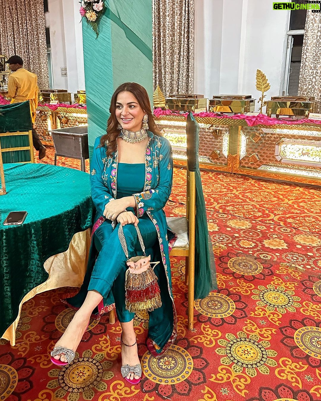 Shraddha Arya Instagram - Modern Look with Traditional Work, what a Perfect Match! Love my Gorgeous Outfit by @gudoos9 ❤️ #outfitappreciationpost #Unfiltered #Unedited Jewelry: @vbhushan.adornments