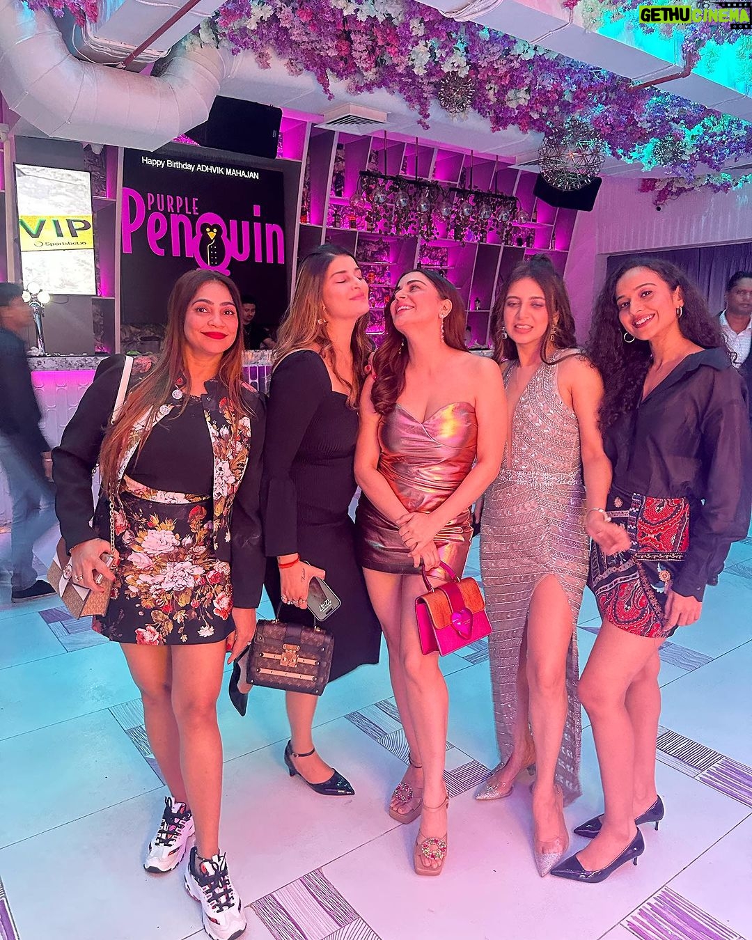 Shraddha Arya Instagram - Happy Birthday @adhvik_official !! 🎂 🥳 🎉 #PicsWithMyChicks ;) & the Birthday #Chico! @nehaadhvikmahajan @aryadivya @palki_msh @iamheenaparmar