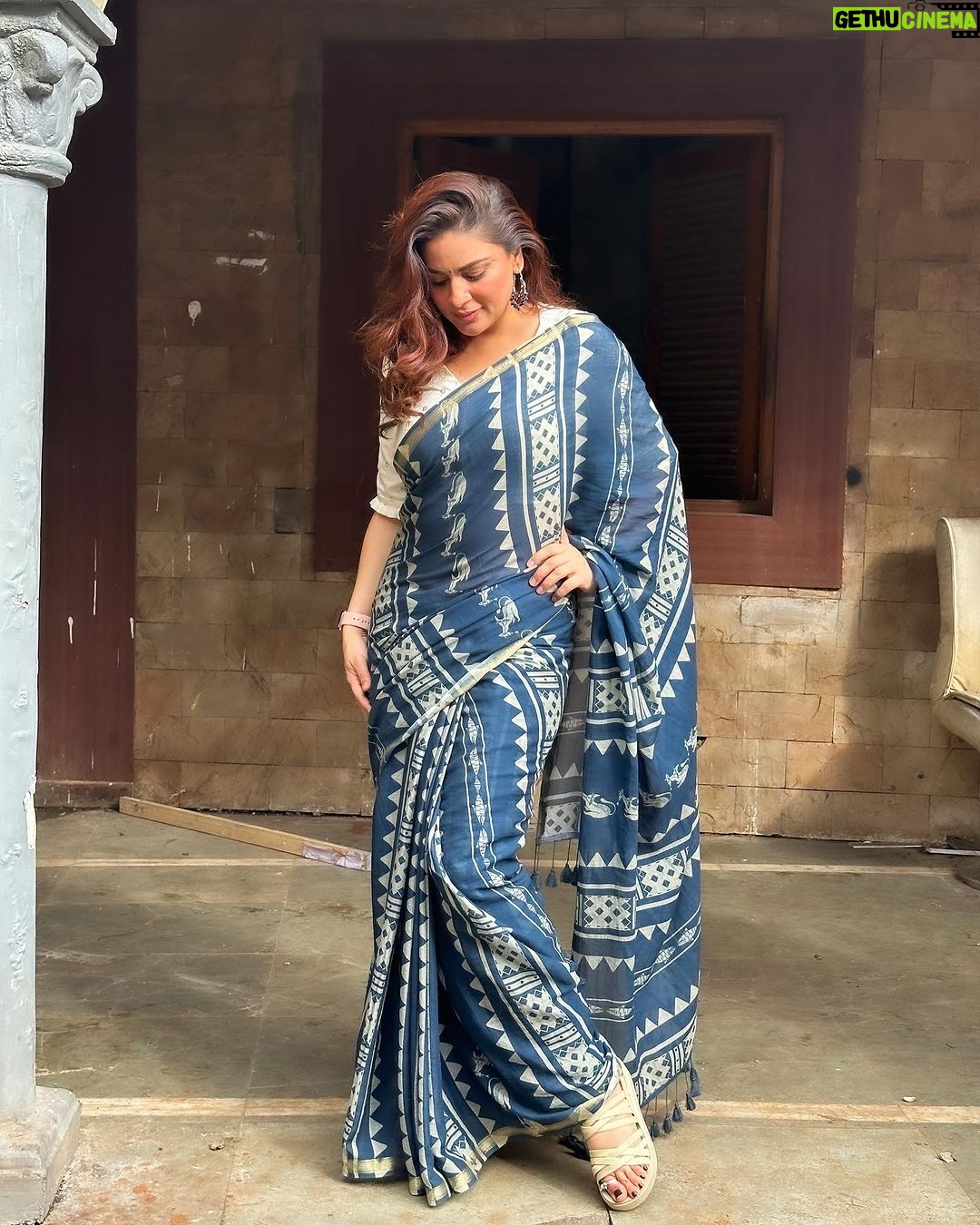 Shraddha Arya Instagram - #SareeSwag ❤️