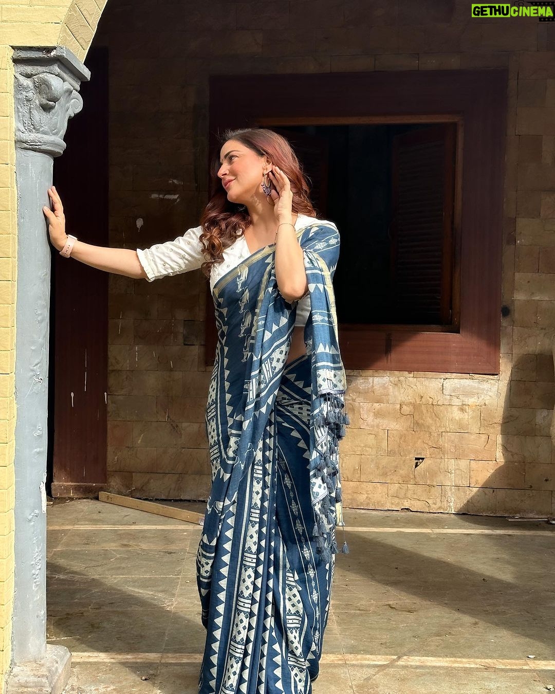Shraddha Arya Instagram - #SareeSwag ❤️