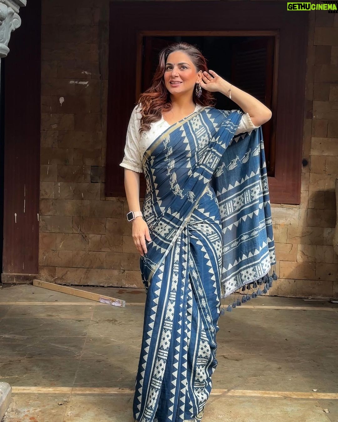 Shraddha Arya Instagram - #SareeSwag ❤️