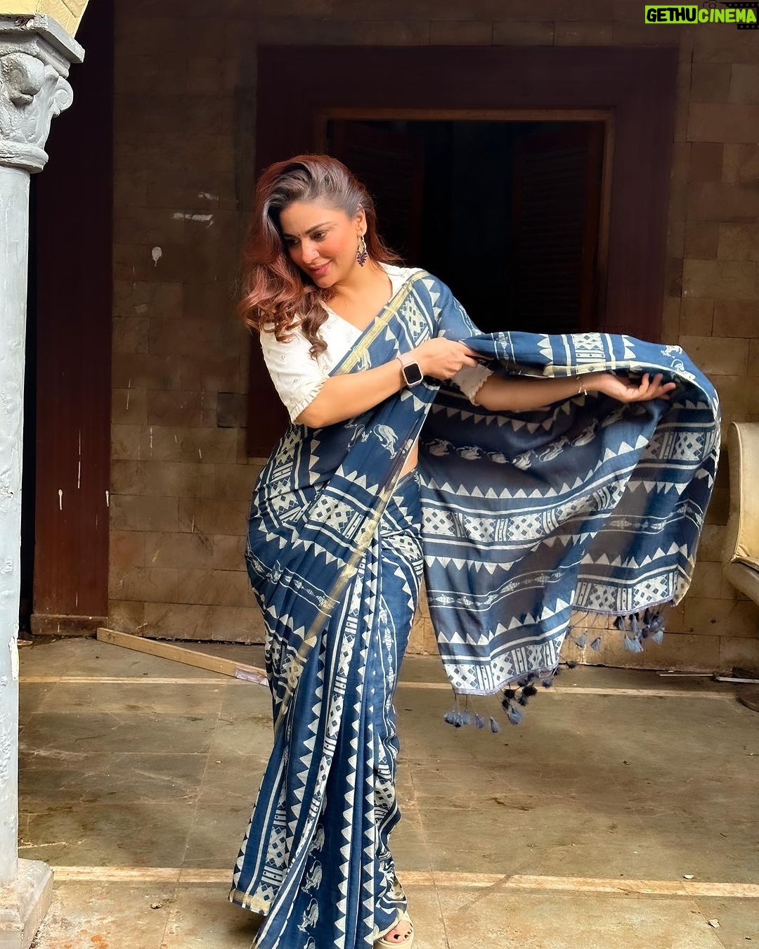 Shraddha Arya Instagram - #SareeSwag ❤️