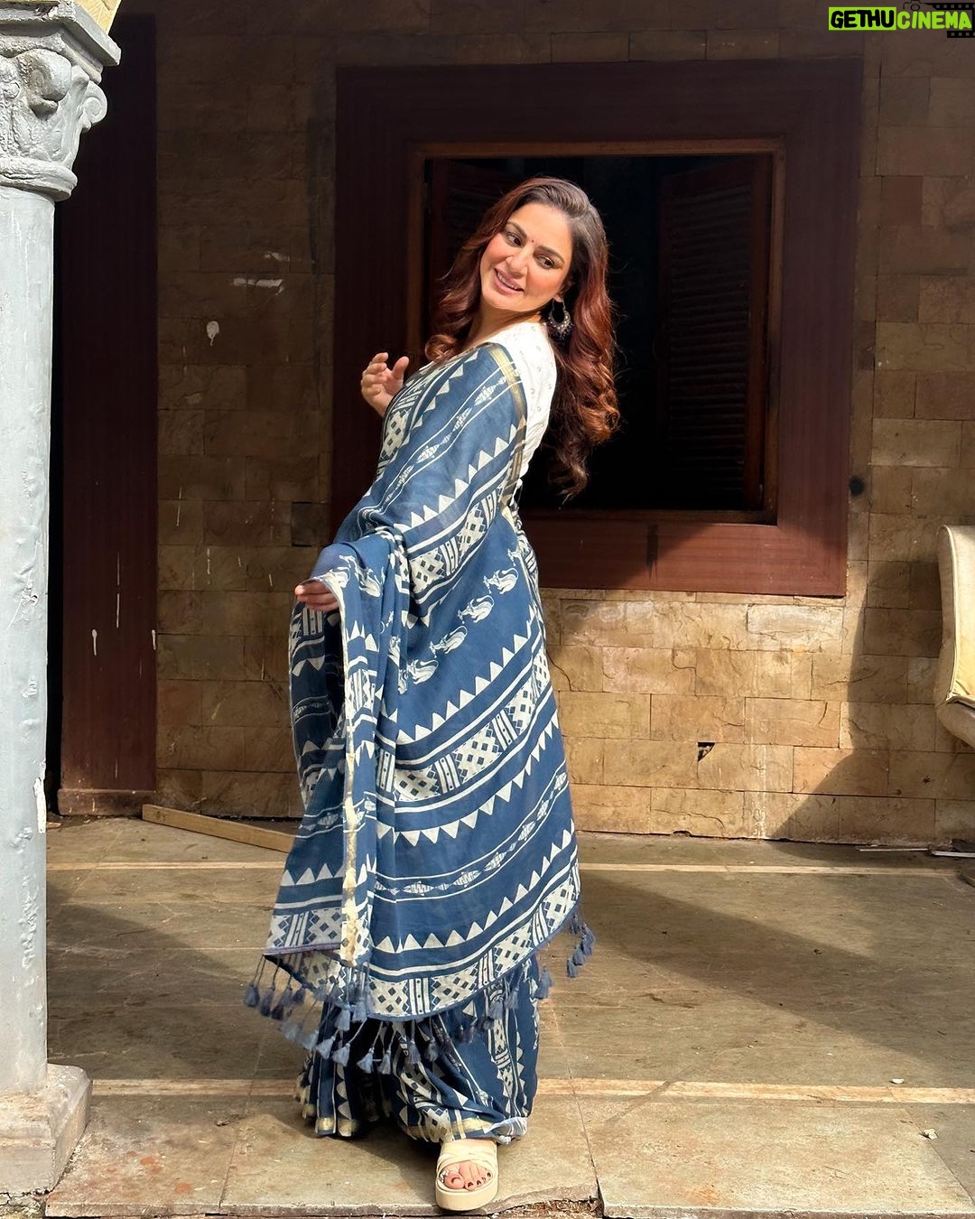 Shraddha Arya Instagram - #SareeSwag ❤️