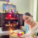 Shraddha Arya Instagram - Om Gan Ganpatya Namo Namah: 🙏🏻 #HappyGaneshachaturthi