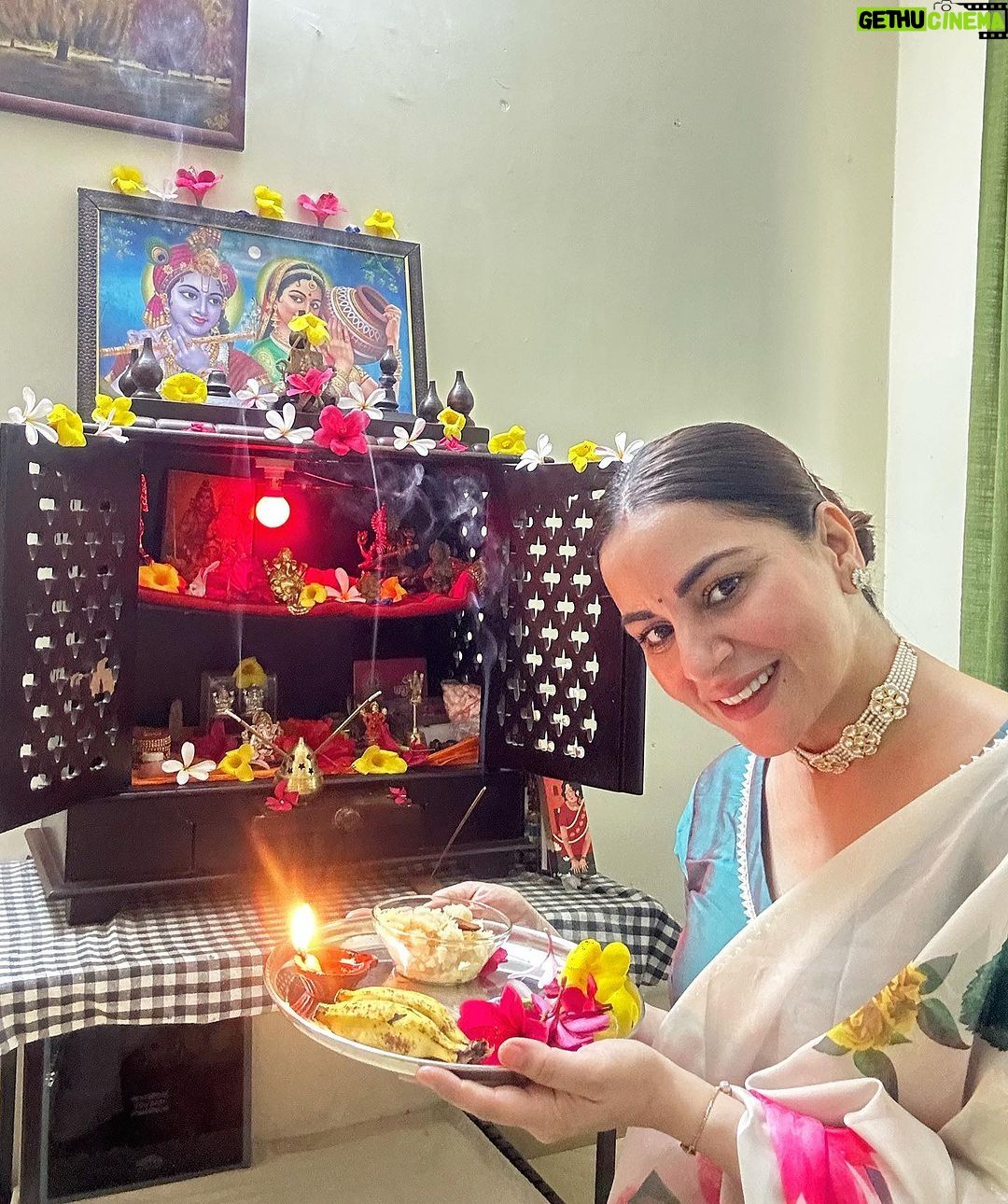 Shraddha Arya Instagram - Om Gan Ganpatya Namo Namah: 🙏🏻 #HappyGaneshachaturthi