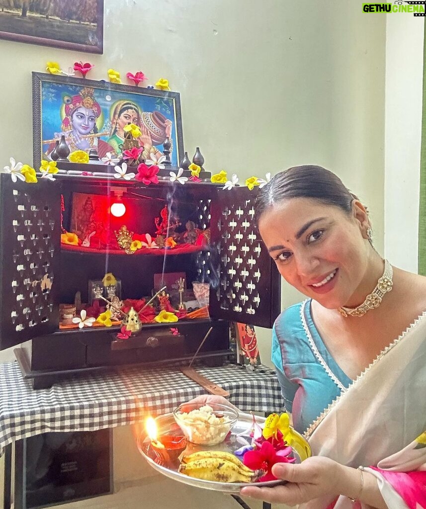 Shraddha Arya Instagram - Om Gan Ganpatya Namo Namah: 🙏🏻 #HappyGaneshachaturthi