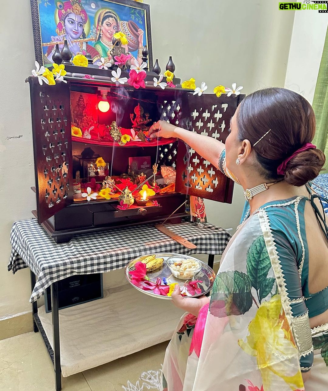 Shraddha Arya Instagram - Om Gan Ganpatya Namo Namah: 🙏🏻 #HappyGaneshachaturthi