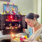 Shraddha Arya Instagram - Om Gan Ganpatya Namo Namah: 🙏🏻 #HappyGaneshachaturthi