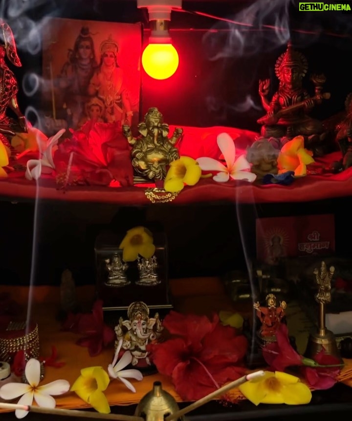 Shraddha Arya Instagram - Om Gan Ganpatya Namo Namah: 🙏🏻 #HappyGaneshachaturthi