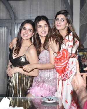 Shraddha Arya Instagram - I think I’m not meant to have quiet birthdays. I really tried this time! lol 
Thank You My FamBam for making it special for me ❤️
#BirthdayDinner #LoveMyFriends 
Photography: @mahadevallegunti 🤗