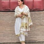 Shraddha Arya Instagram - Dilli Shehar Ka Saara Meena Bazaar leke 🌷 #Unedited #Unfiltered #JustMe #InATerrificOutfit #WhiteandGold #Kurti