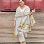 Shraddha Arya Instagram - Dilli Shehar Ka Saara Meena Bazaar leke 🌷 #Unedited #Unfiltered #JustMe #InATerrificOutfit #WhiteandGold #Kurti
