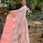 Shraddha Arya Instagram - Girls… when they get dressed for a function #PhotoKhichMeri 😂🥰 @shopmulmul @adan_creation_