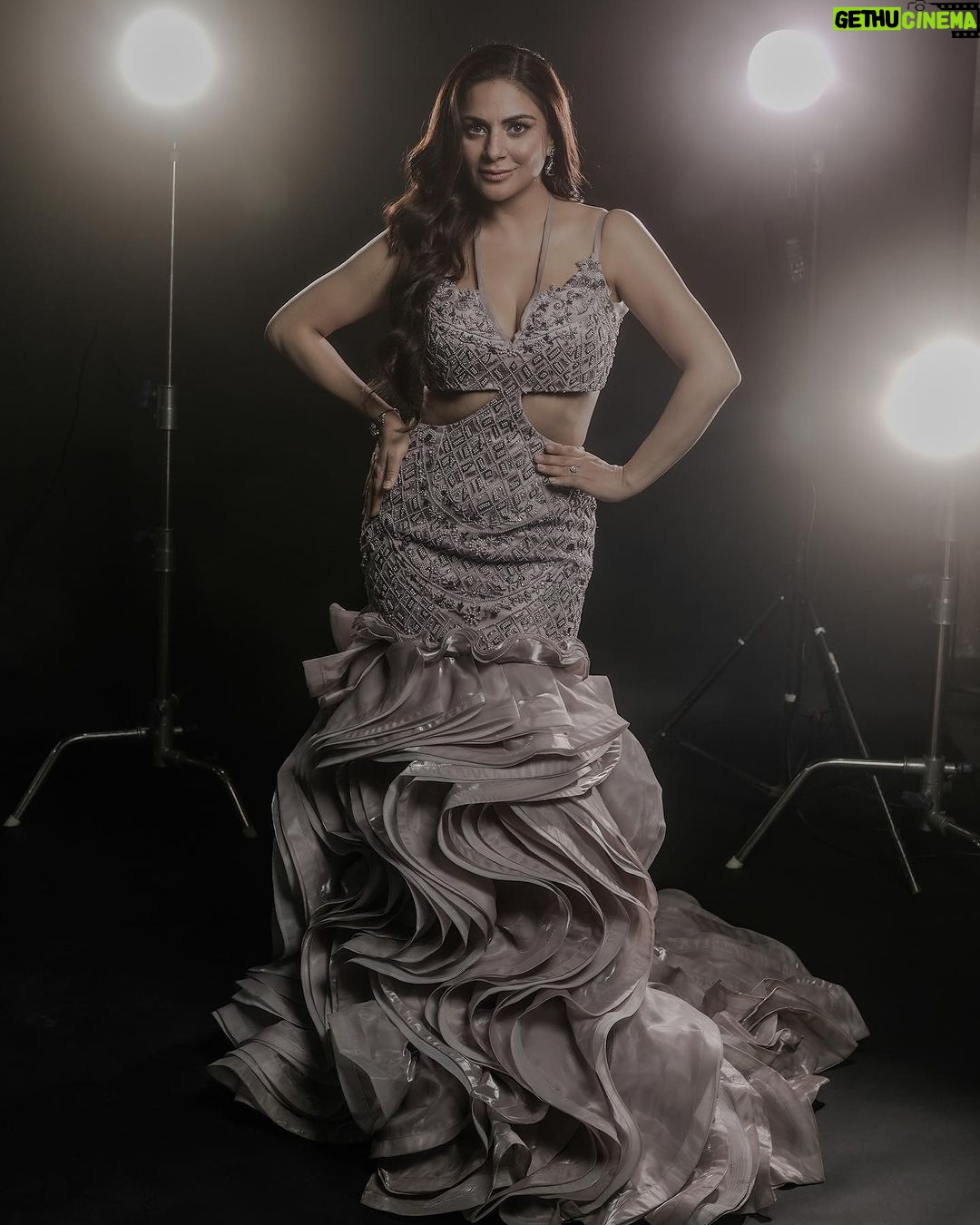 Shraddha Arya Instagram - Red Carpet Glam In The shades Of Purple… For Zee Rishtey Awards, where every connection feels like family. Thank you for this beautiful experience. 💜#MostStylishActor #ZeeFamilyLove #HumbleGratitude #ZRA2024 #ShraddhaArya” Outfit: @reynutaandon @nikhitatandon Styling: @kmundhe4442 Photography: @nikhilpatilphotography Makeup: @radiowala.nilofer11 Hair: @hairtrendzbysmieta