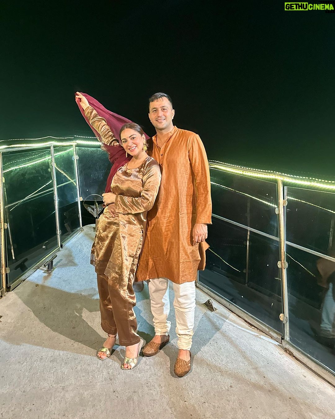 Shraddha Arya Instagram - Our Favorite Festival Is Here🪔… We wish all of you a Very Very Happy Diwali!! May the Festival lights bring immense Joy and happiness in everyone’s Life. #ShubhDipawali