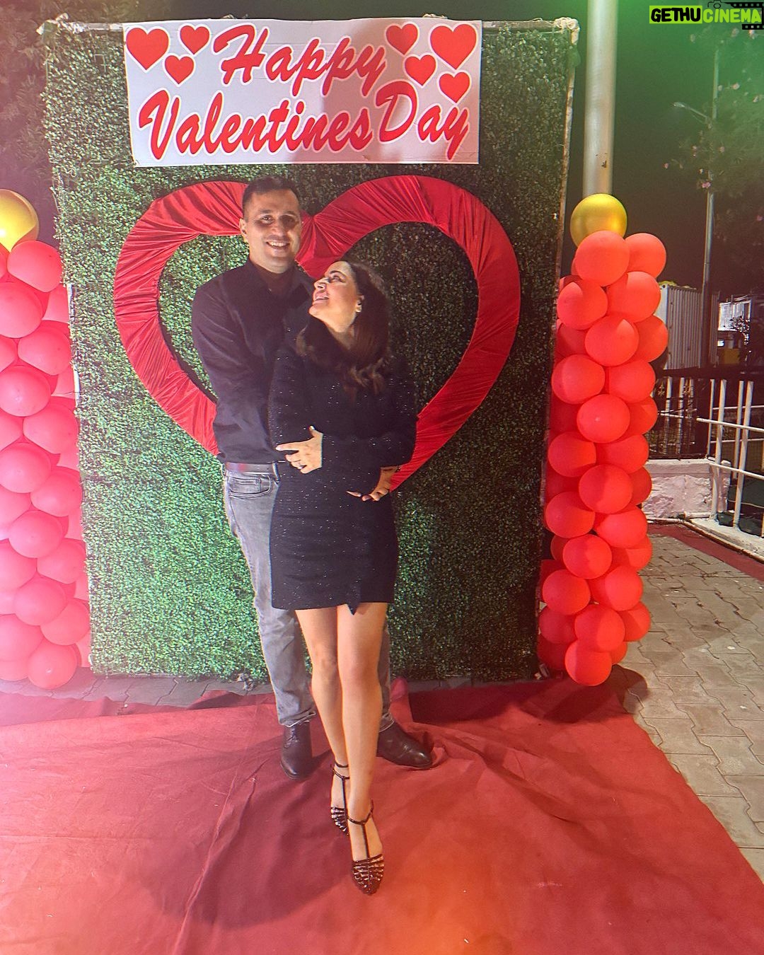 Shraddha Arya Instagram - It’s Valentine’s Day On The Days We Are Together ❤️ #HappyLoveToEveryone