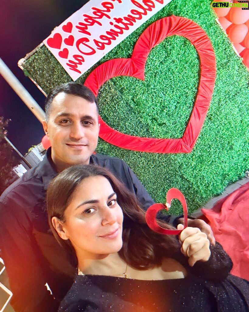 Shraddha Arya Instagram - It’s Valentine’s Day On The Days We Are Together ❤ #HappyLoveToEveryone