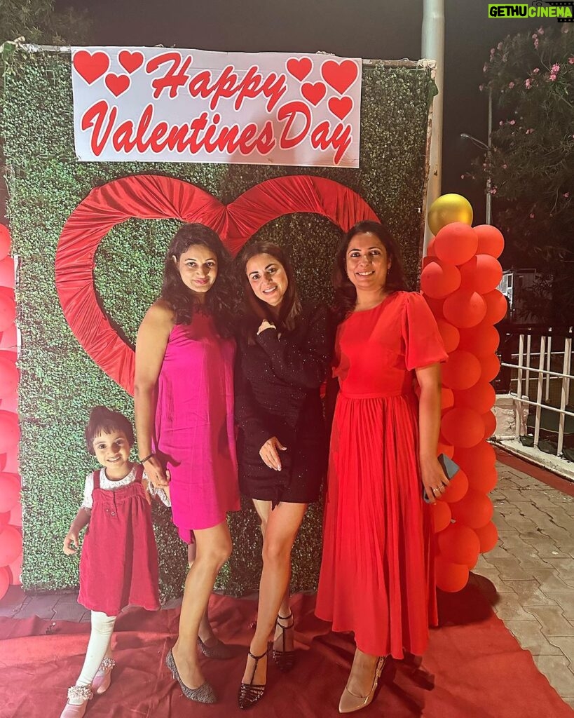 Shraddha Arya Instagram - It’s Valentine’s Day On The Days We Are Together ❤️ #HappyLoveToEveryone