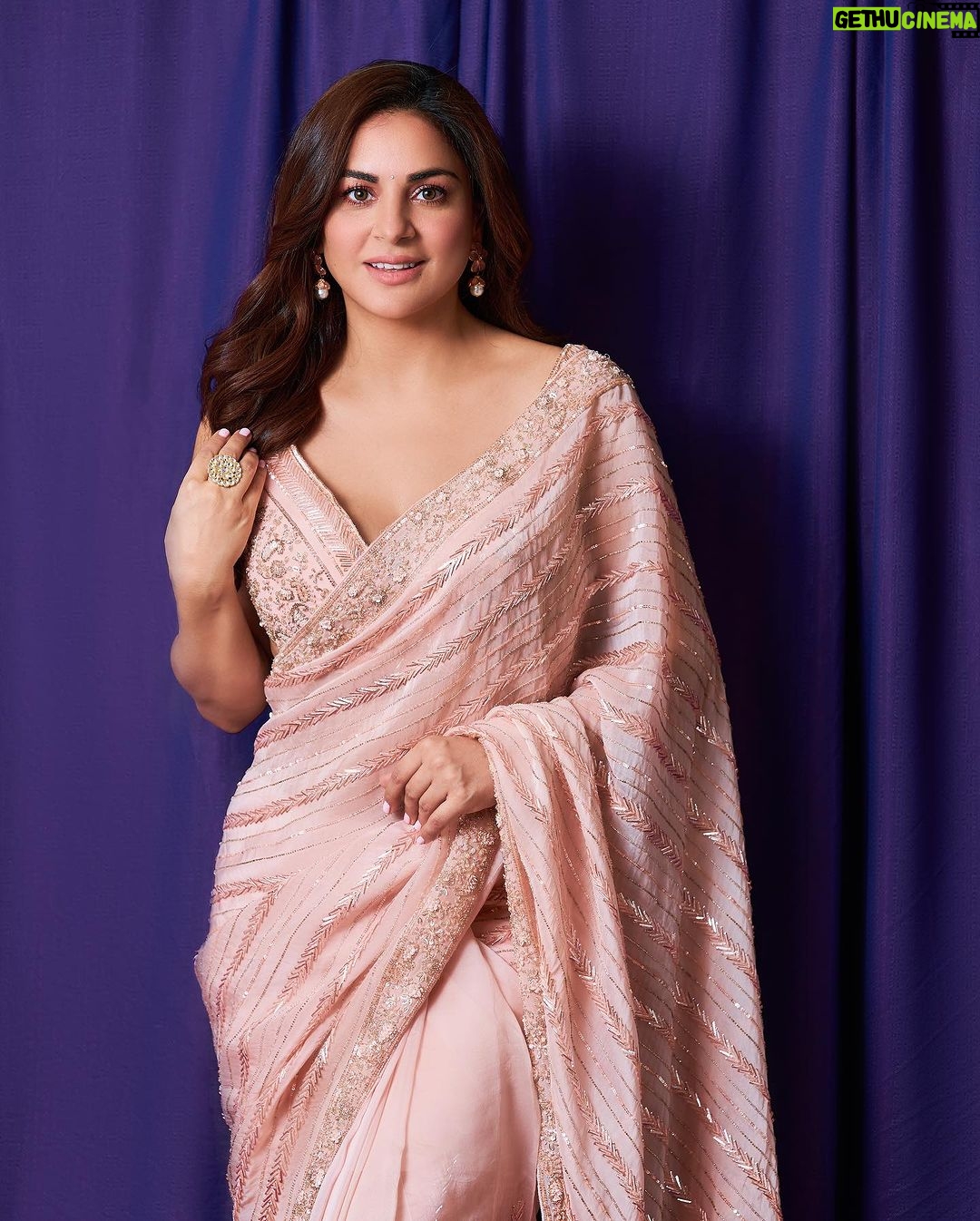 Shraddha Arya Instagram - Ek Khwaab Den Ek Khwaab Len… ✨ 💖 Styled by : @kmundhe4442 Outfit by: @Kalighataindia PR: @nisha_pansari Click by : @pritamajumdarstudio