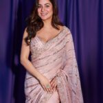 Shraddha Arya Instagram - Ek Khwaab Den Ek Khwaab Len… ✨ 💖 Styled by : @kmundhe4442 Outfit by: @Kalighataindia PR: @nisha_pansari Click by : @pritamajumdarstudio