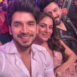 Shraddha Arya Instagram - Hands down the finest pictures on Internet today. ❤️🥹 @sarya12 @dheerajdhoopar . . . #PreeVeer #Preeta #Rajveer #ShraddhaArya #DheerajDhoopar #ParasKalnawat #KundaliBhagya #ZeeTv #ZeeRishteyAwards #Smile #Love #Favourites #MensFashion