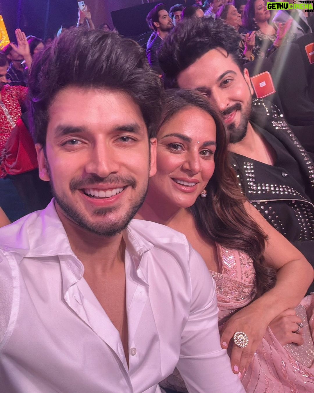 Shraddha Arya Instagram - Hands down the finest pictures on Internet today. ❤️🥹 @sarya12 @dheerajdhoopar . . . #PreeVeer #Preeta #Rajveer #ShraddhaArya #DheerajDhoopar #ParasKalnawat #KundaliBhagya #ZeeTv #ZeeRishteyAwards #Smile #Love #Favourites #MensFashion