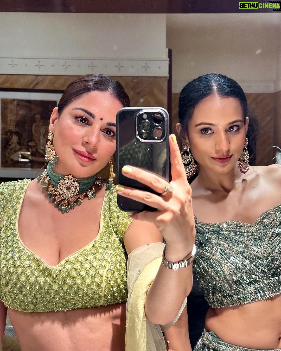 Shraddha Arya Instagram - Another bunch! #RashmiKiShaadi Lehenga: @reynutaandon 😍❤️